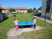 Společné odpoledne rodičů a dětí - natírání popelnic